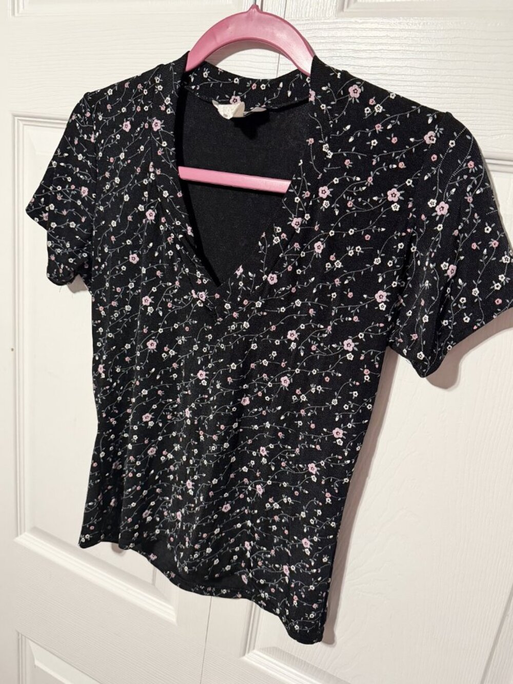 Vintage es·se U.S.A. Black Ditsy Floral V-Neck Top, Size L